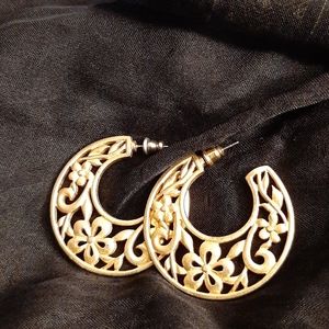 Vintage Gold Tone Earrings
